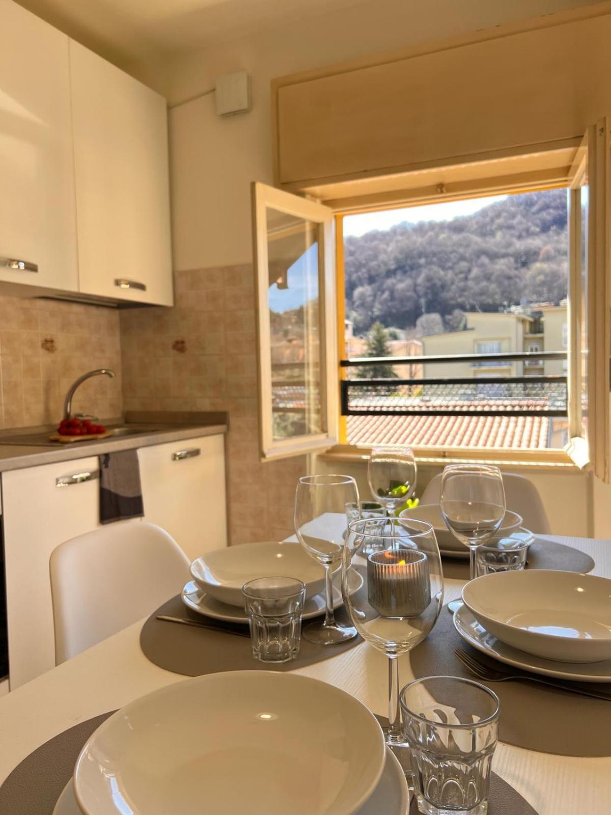 La Mansarda Apartment Como Bagian luar foto