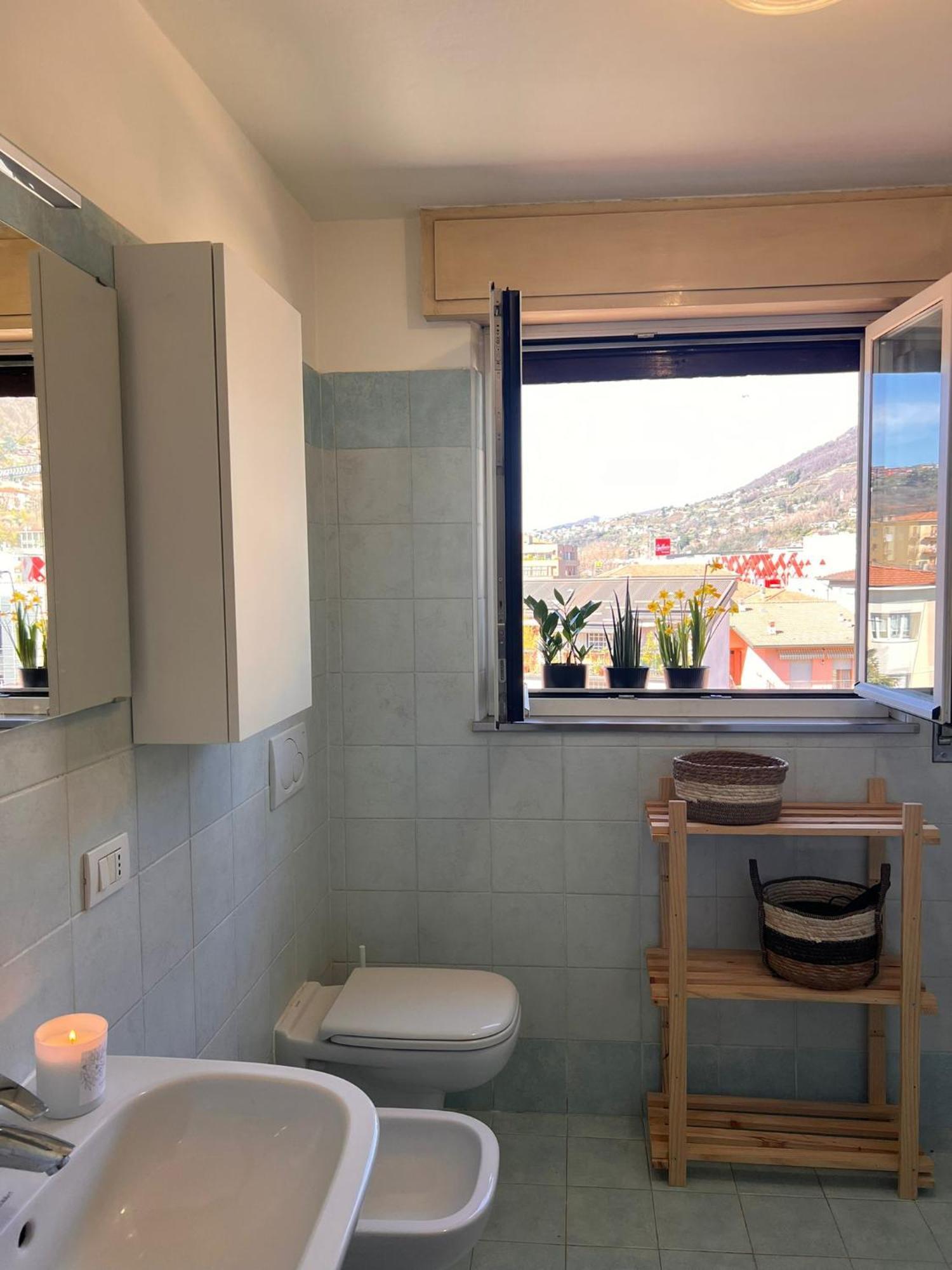 La Mansarda Apartment Como Bagian luar foto