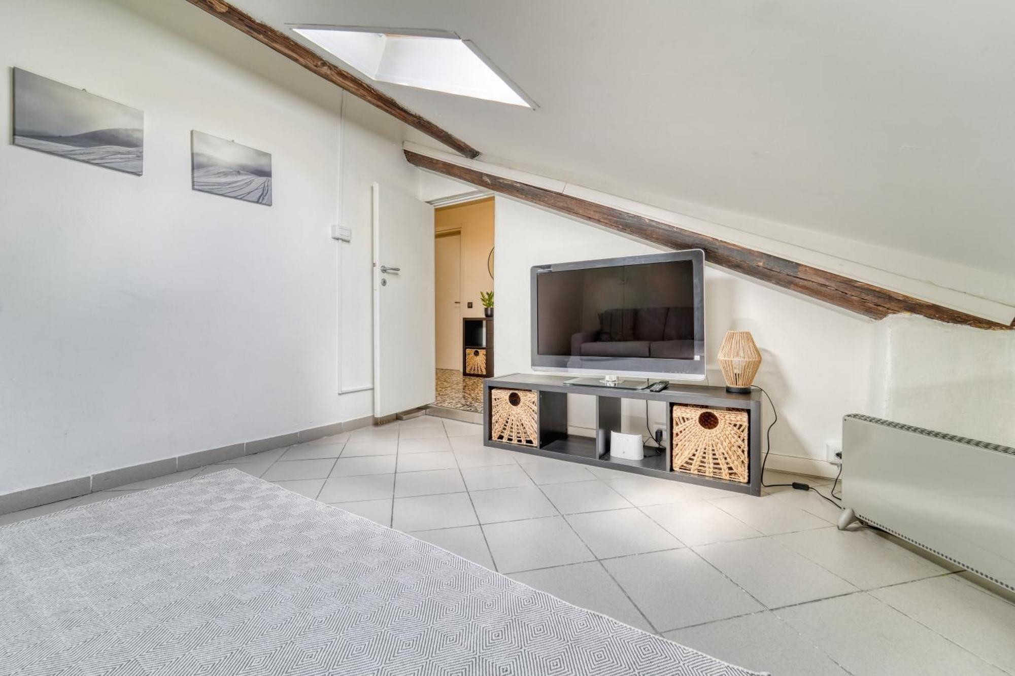 La Mansarda Apartment Como Bagian luar foto